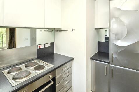 11 Celandine Grove, Southgate, London, N14 4BP
