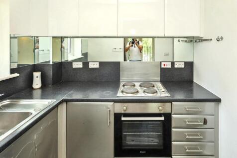 11 Celandine Grove, Southgate, London, N14 4BP