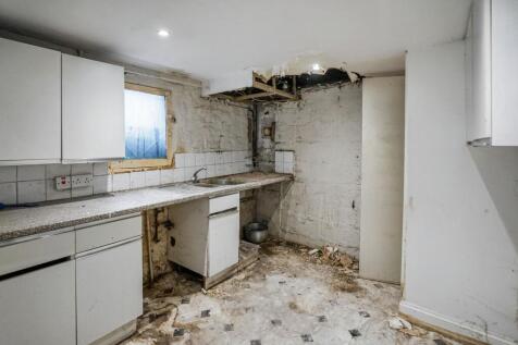 2 East Street, Chatham, Kent, ME4 5NJ