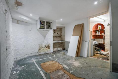 2 East Street, Chatham, Kent, ME4 5NJ