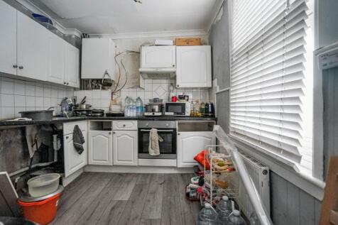 2 East Street, Chatham, Kent, ME4 5NJ