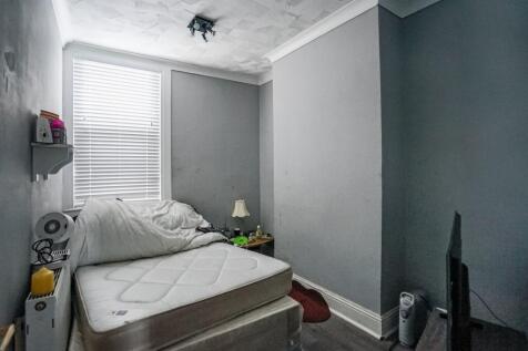 2 East Street, Chatham, Kent, ME4 5NJ