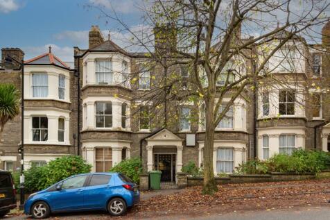 Flat 3, 28 Cathcart Hill, Tufnell Park, London, N19 5QN