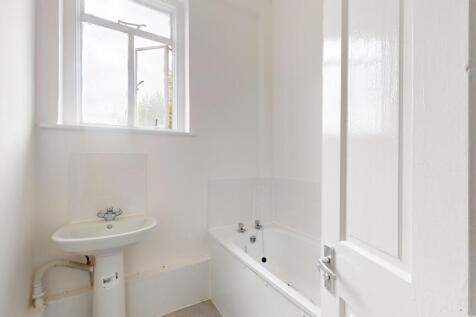 Flat 3, 28 Cathcart Hill, Tufnell Park, London, N19 5QN
