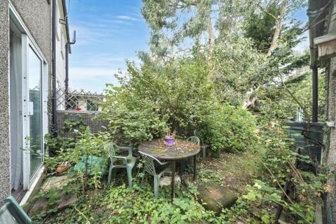50 Preston Road, Shepperton, Middlesex TW17 0BG