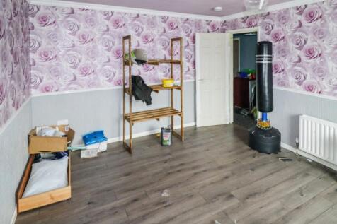 68 New Park Road, Queensbury, Bradford, BD13 1PP
