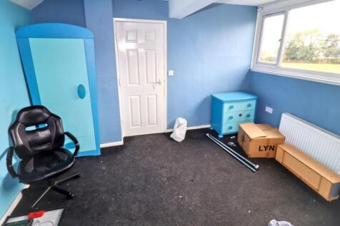 68 New Park Road, Queensbury, Bradford, BD13 1PP