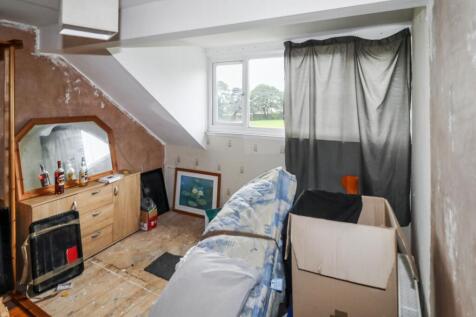 68 New Park Road, Queensbury, Bradford, BD13 1PP