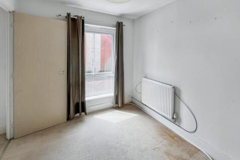 40 Reynolds Avenue, Redhill, Surrey, RH1 1TJ