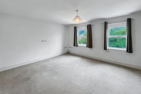 40 Reynolds Avenue, Redhill, Surrey, RH1 1TJ