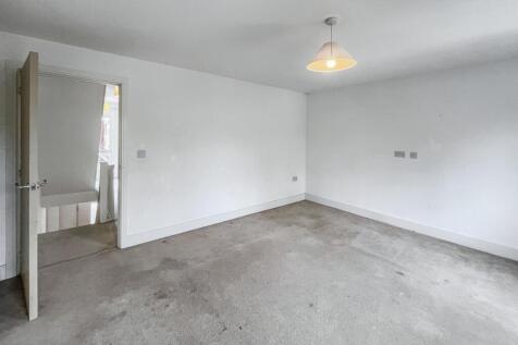 40 Reynolds Avenue, Redhill, Surrey, RH1 1TJ