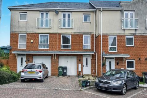 40 Reynolds Avenue, Redhill, Surrey, RH1 1TJ