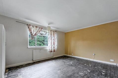 1 Farm Drive, Shirley, Croydon CR0 8HX