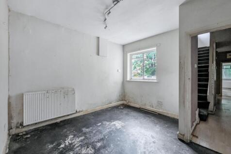 1 Farm Drive, Shirley, Croydon CR0 8HX