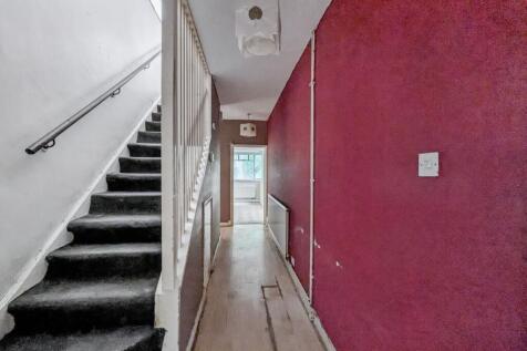 1 Farm Drive, Shirley, Croydon CR0 8HX