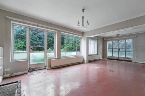 1 Farm Drive, Shirley, Croydon CR0 8HX