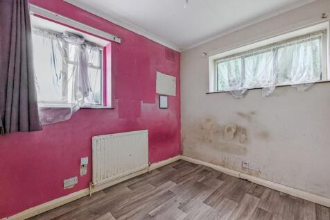 1 Farm Drive, Shirley, Croydon CR0 8HX