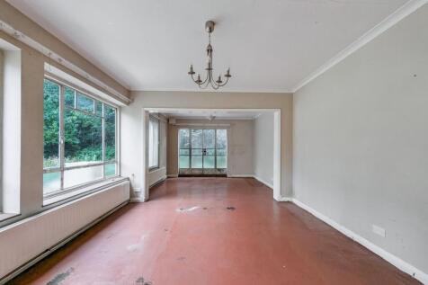 1 Farm Drive, Shirley, Croydon CR0 8HX