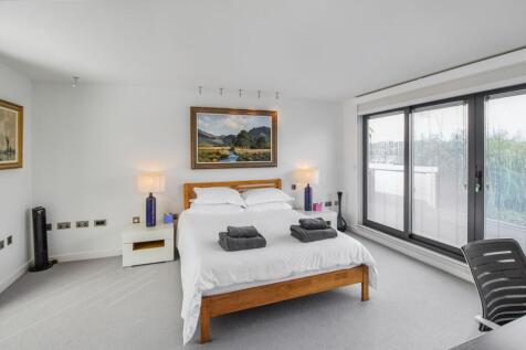 27 Crowsport, Hamble, Hampshire, SO31 4HG