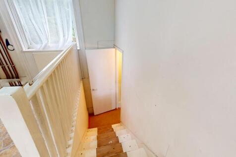 Flat A, 19 Canonbury Grove, Islington, London, N1 2HR