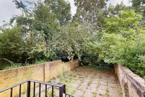 Flat A, 19 Canonbury Grove, Islington, London, N1 2HR