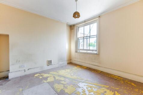 Flat 23 Russell Chambers, Bury Place, Bloomsbury, London WC1A 2JU