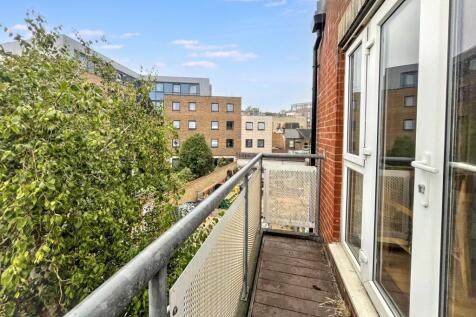 Flat 6 Lapidge House, 5 Coombe Road, Kingston Upon Thames, Surrey KT2 7AB