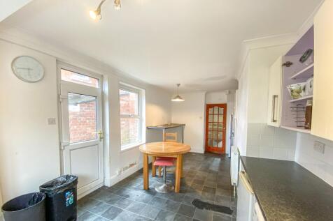 126 Pinhoe Road, Exeter EX4 7HJ