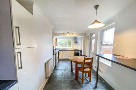 126 Pinhoe Road, Exeter EX4 7HJ