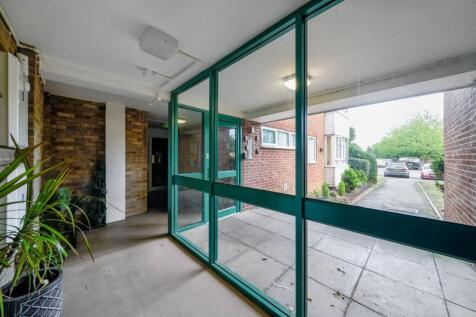 104 Crown Meadow, Colnbrook, Slough SL3 0LT