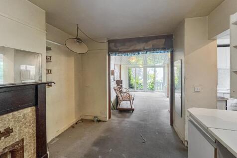 10 Kenmore Road, Kenley, Surrey, CR8 5NU