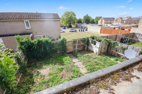 6 Thackery Close, Huntingdonshire, Cambridgeshire, PE29 1NA