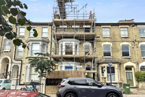 104B St Stephens Avenue, London W12 8JD