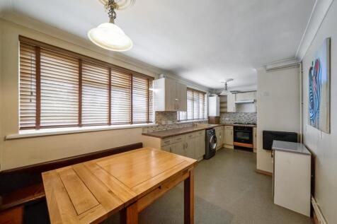 52 Longcroft Rise, Loughton, Essex, IG10 3ND