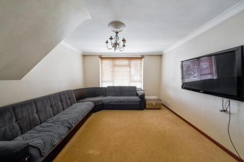 52 Longcroft Rise, Loughton, Essex, IG10 3ND