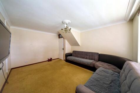 52 Longcroft Rise, Loughton, Essex, IG10 3ND