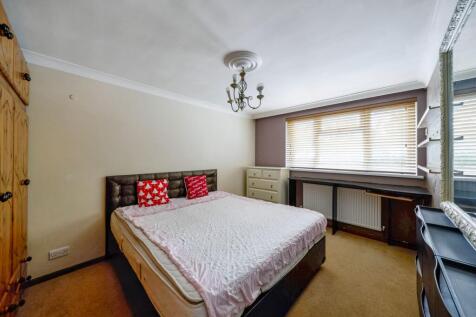 52 Longcroft Rise, Loughton, Essex, IG10 3ND