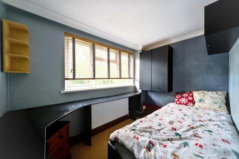 52 Longcroft Rise, Loughton, Essex, IG10 3ND