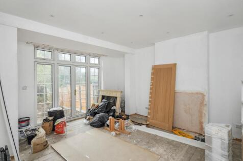8 Dinsdale Gardens, New Barnet, Barnet, London EN5 1HE