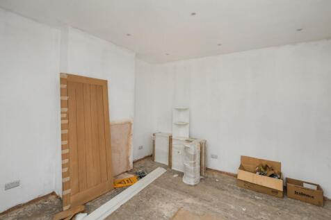 8 Dinsdale Gardens, New Barnet, Barnet, London EN5 1HE
