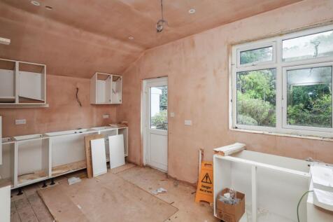 8 Dinsdale Gardens, New Barnet, Barnet, London EN5 1HE