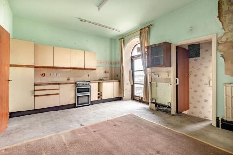 2 Stations Buildings, Warton Road, Carnforth, LA5 9BS