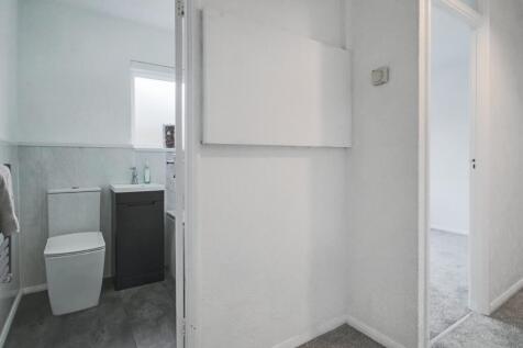 5 Hall Drive, Harefield, Uxbridge, Middlesex, UB9 6LA