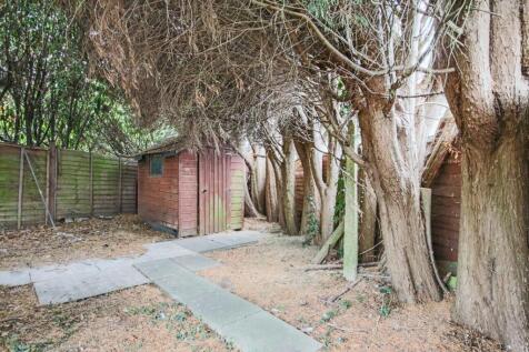 5 Hall Drive, Harefield, Uxbridge, Middlesex, UB9 6LA