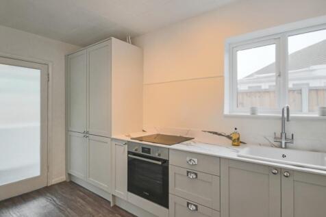 5 Hall Drive, Harefield, Uxbridge, Middlesex, UB9 6LA