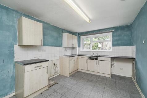 34 Chandlers Close, Feltham, Middlesex, TW14 9PG