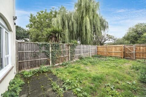 34 Chandlers Close, Feltham, Middlesex, TW14 9PG