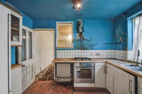 84 Basingstoke Road, Reading, Berkshire, RG2 0EL