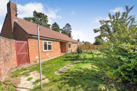 102a Oaklands, Chippenham, Wiltshire, SN15 1RH