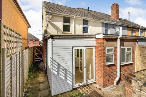 126 Gunville Road, Newport, Isle of Wight, PO30 5LH